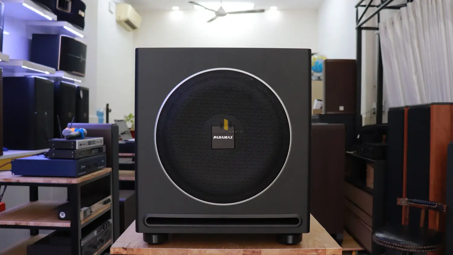 Loa sub Paramax 1000 New mặt trước