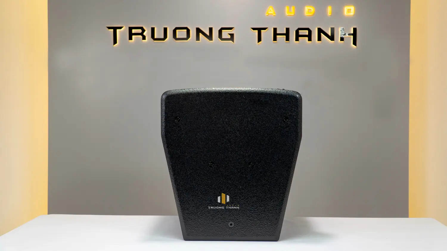 Mặt trên của Loa Full CAVS XB12 Plus