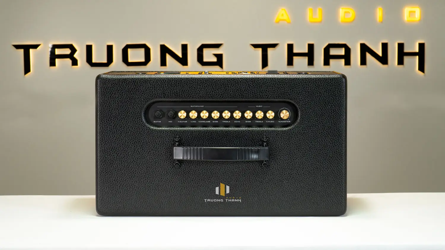 Mặt trên của Loa Di Động Xách Tay Paramax PASION 2