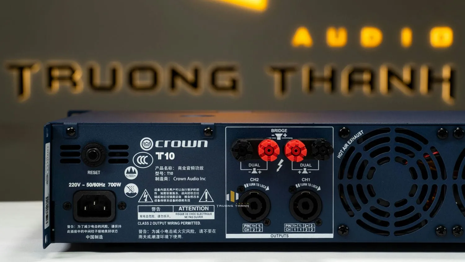 Cổng kết nối của Cục đẩy công suất Crown T10
