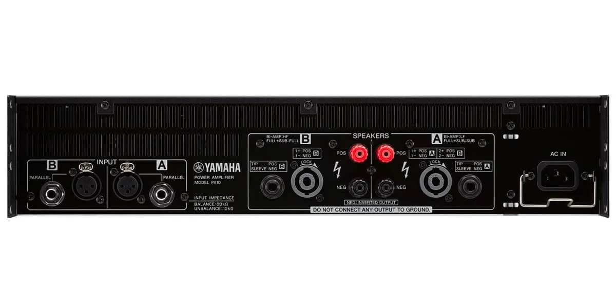 Cục đẩy Yamaha PX10 mặt sau
