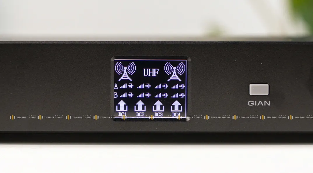 Màn hình hiển thị của Bộ Khuếch Đại Tín Hiệu TIT SKM9000+