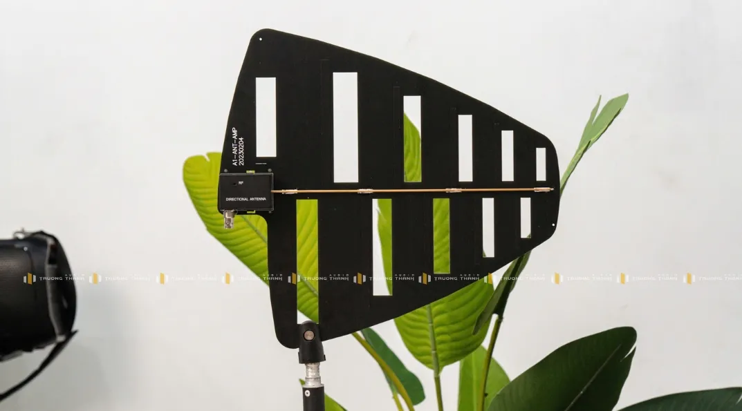 Lá chắn sóng của Bộ Khuếch Đại Tín Hiệu TIT SKM9000+