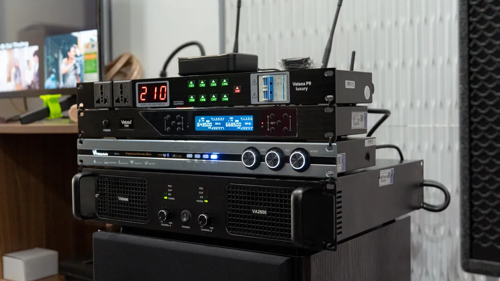 Quản lý nguồn, micro, vang số và cục đẩy công suất của Dàn Karaoke DT TT210