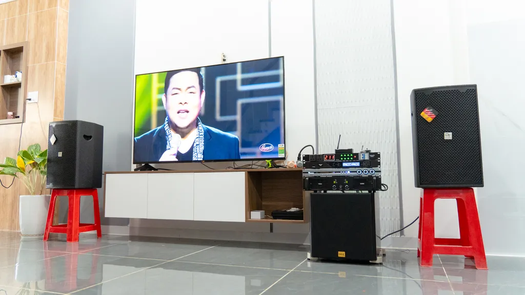 Mặt bên của Dàn Karaoke DT TT210