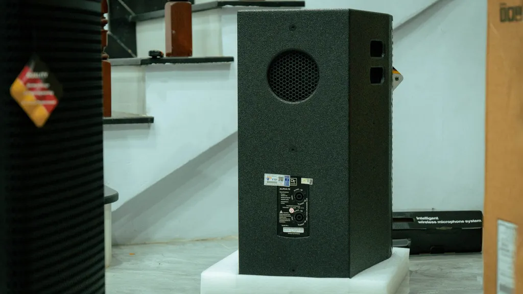 Mặt sau của Dàn karaoke DT TT381