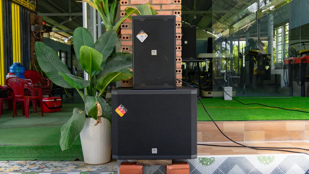 Loa karaoke và loa sub của Dàn Karaoke DT TT376