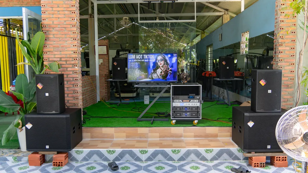 Mặt trước của Dàn Karaoke DT TT376