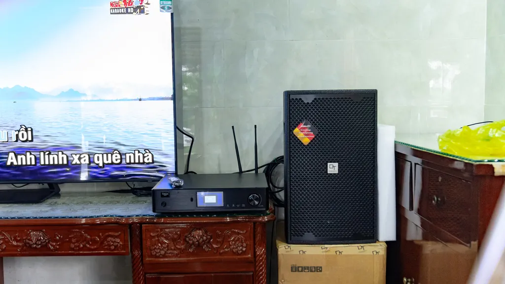 Loa karaoke và amply số của Dàn karaoke DT TT380