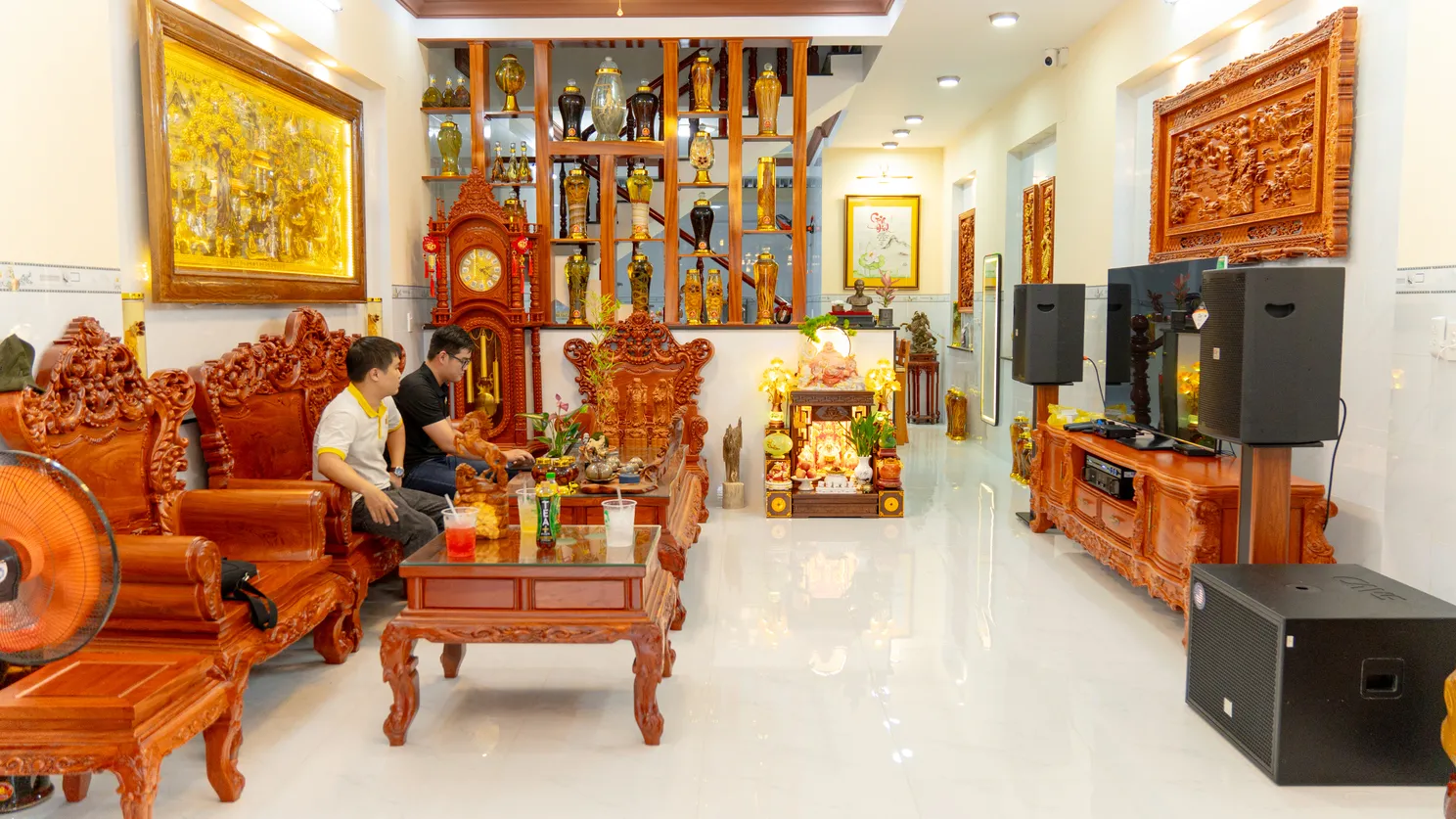 Dàn karaoke DT TT378 có thiết kế hiện đại phù hợp nội thất phòng khách