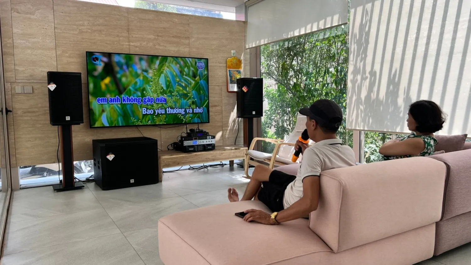 Loa karaoke DT Alpha12 phù hợp hát karaoke và nghe nhạc tại nhà