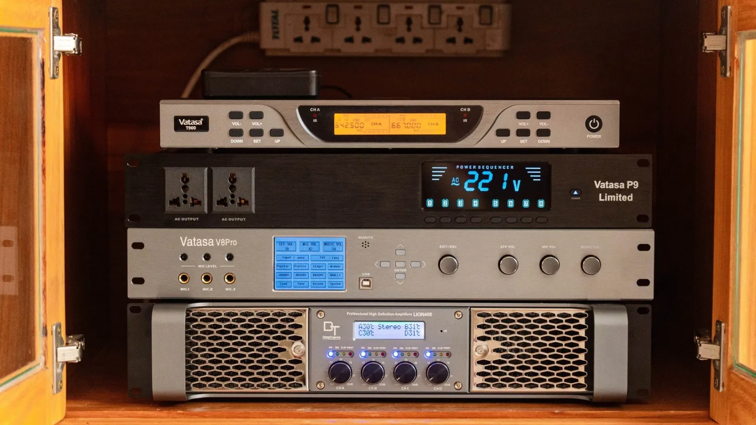 Cục đẩy công suất 4 kênh DT Lion408 thiết kế hiện đại, tinh tế