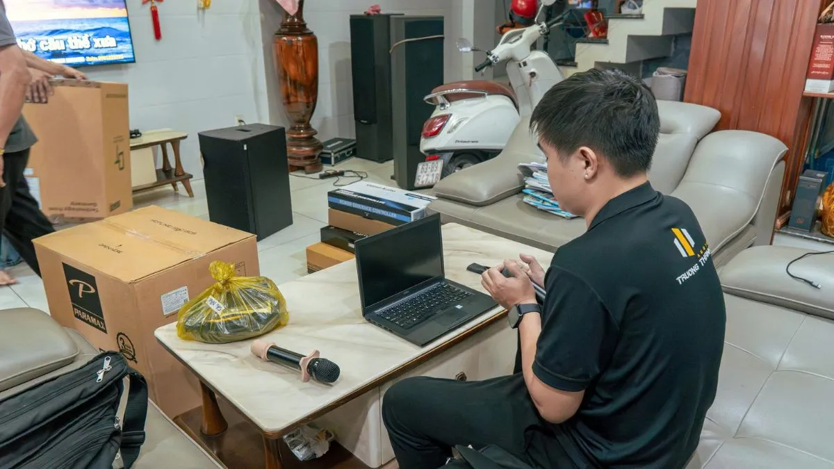 kĩ thuật viên trường thành audio setup bộ dàn