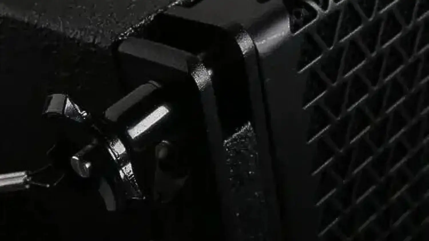 Khớp khóa treo của Loa Array DT VELA 2