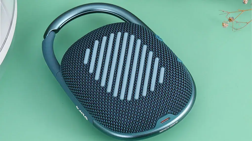 Mặt sau của LOA JBL CLIP 4