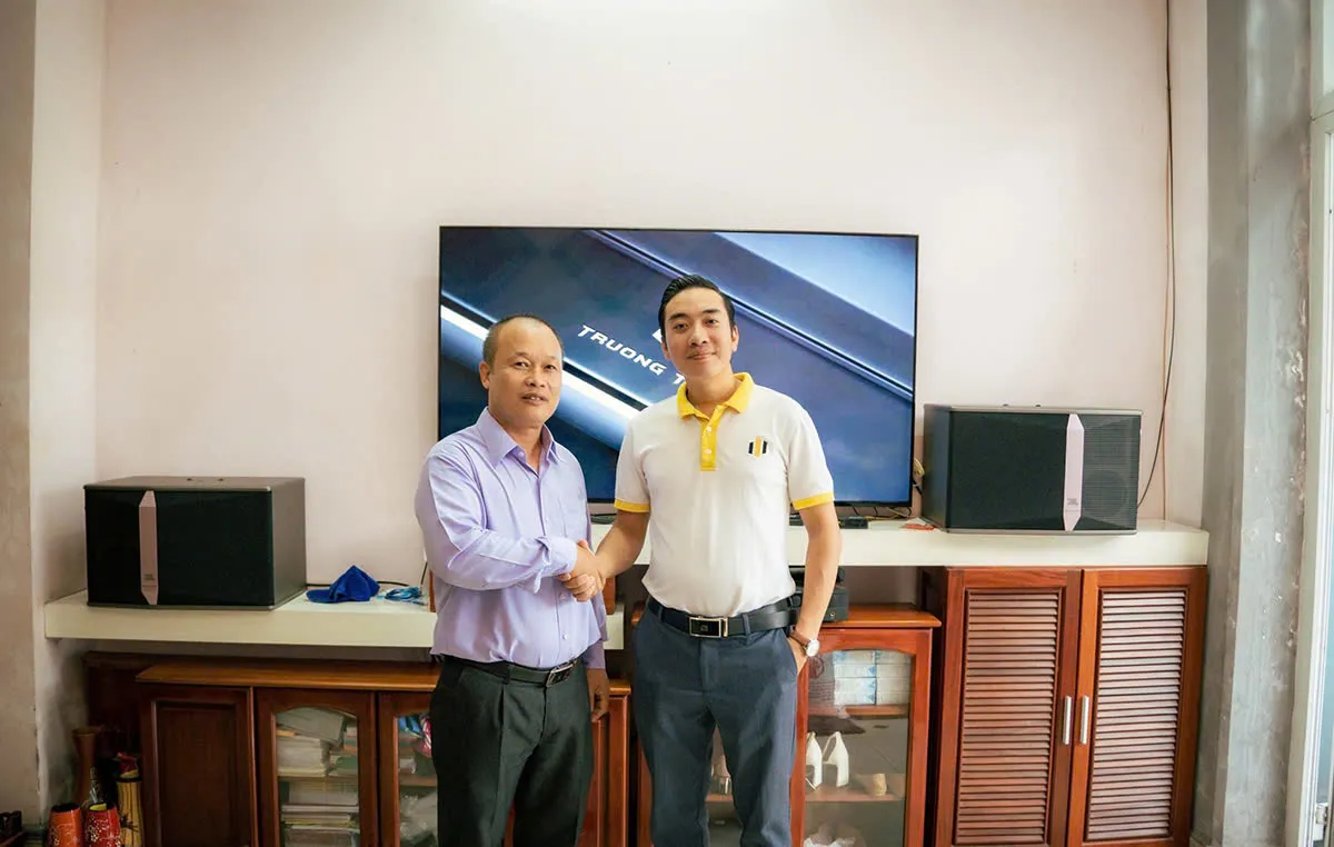 Trường Thành Audio hoàn thiện Dàn Karaoke JBL TT204: (JBL KI512, Vatasa Bla600 New)