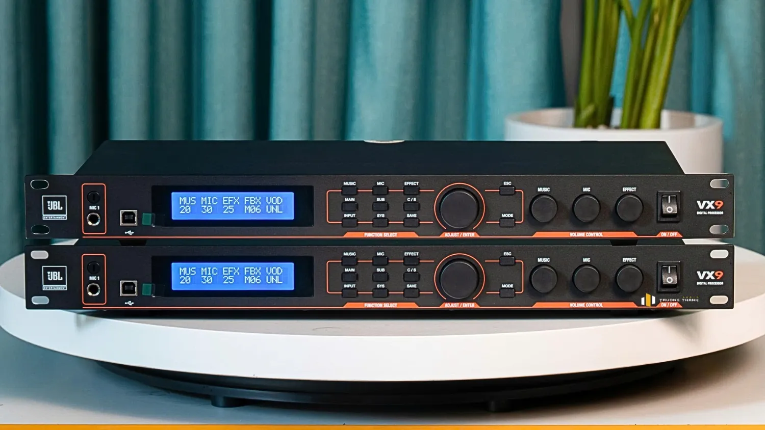 Mặt trước Vang số JBL VX9