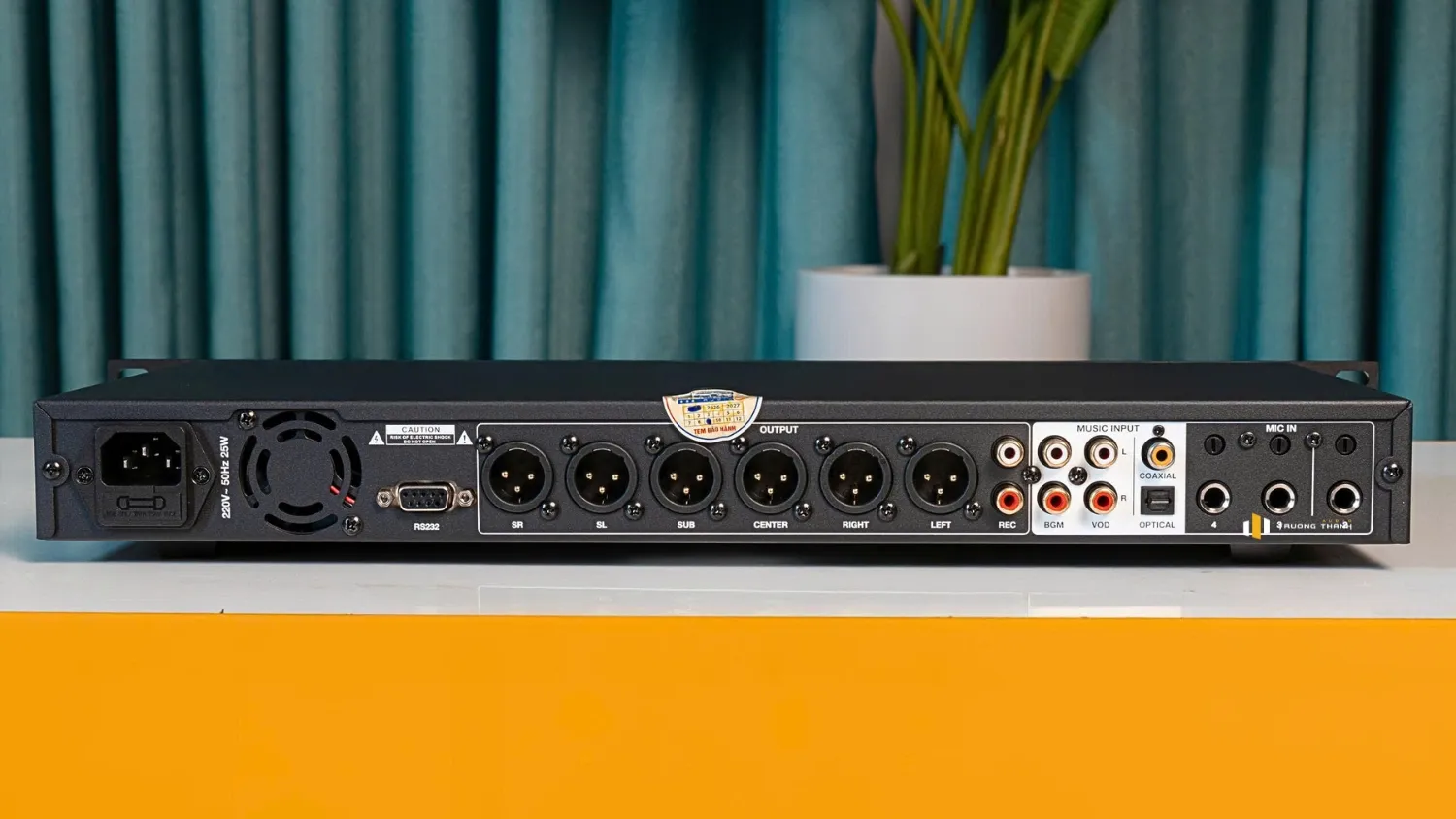 Mặt sau Vang số JBL VX9