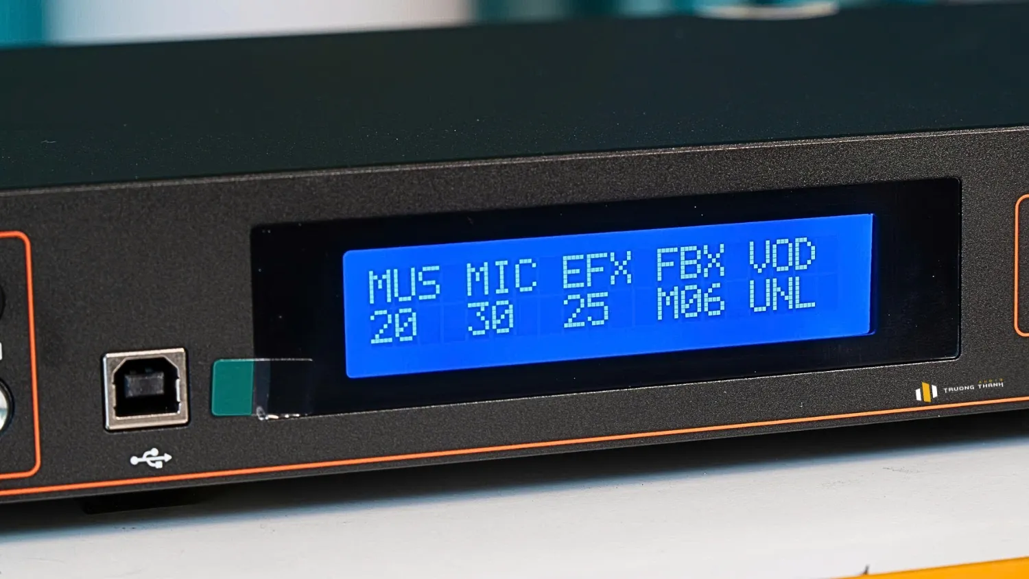 Màn hình hiển thị Vang số JBL VX9