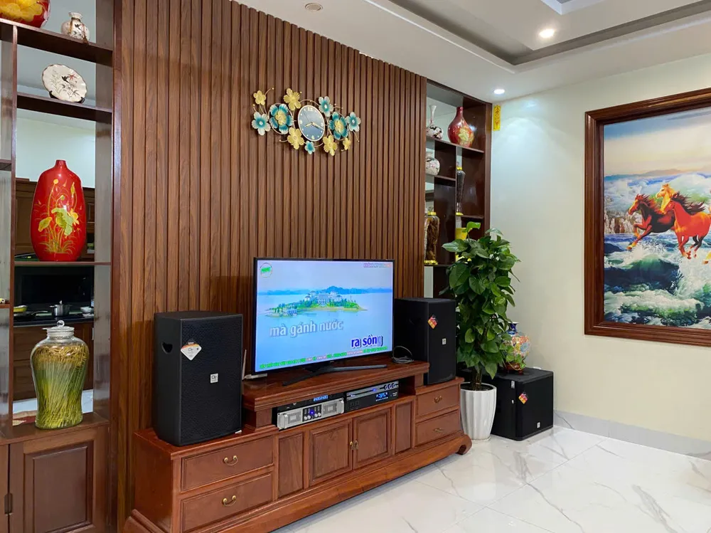 Mặt bên của Dàn Karaoke DT TT417