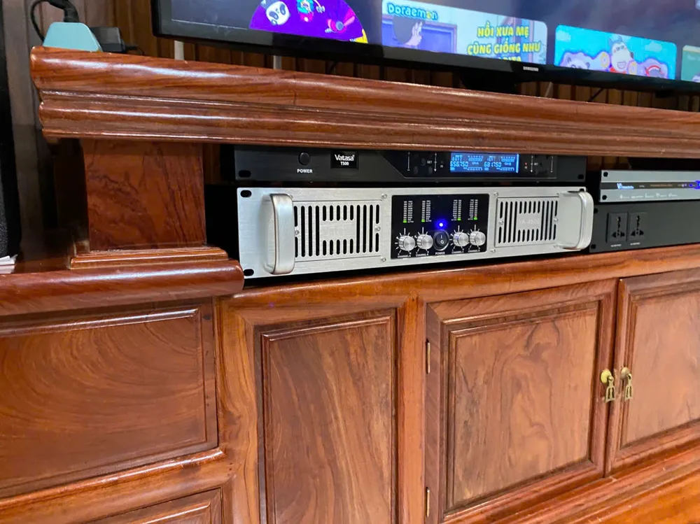 Micro và cục đẩy công suất của Dàn Karaoke DT TT417