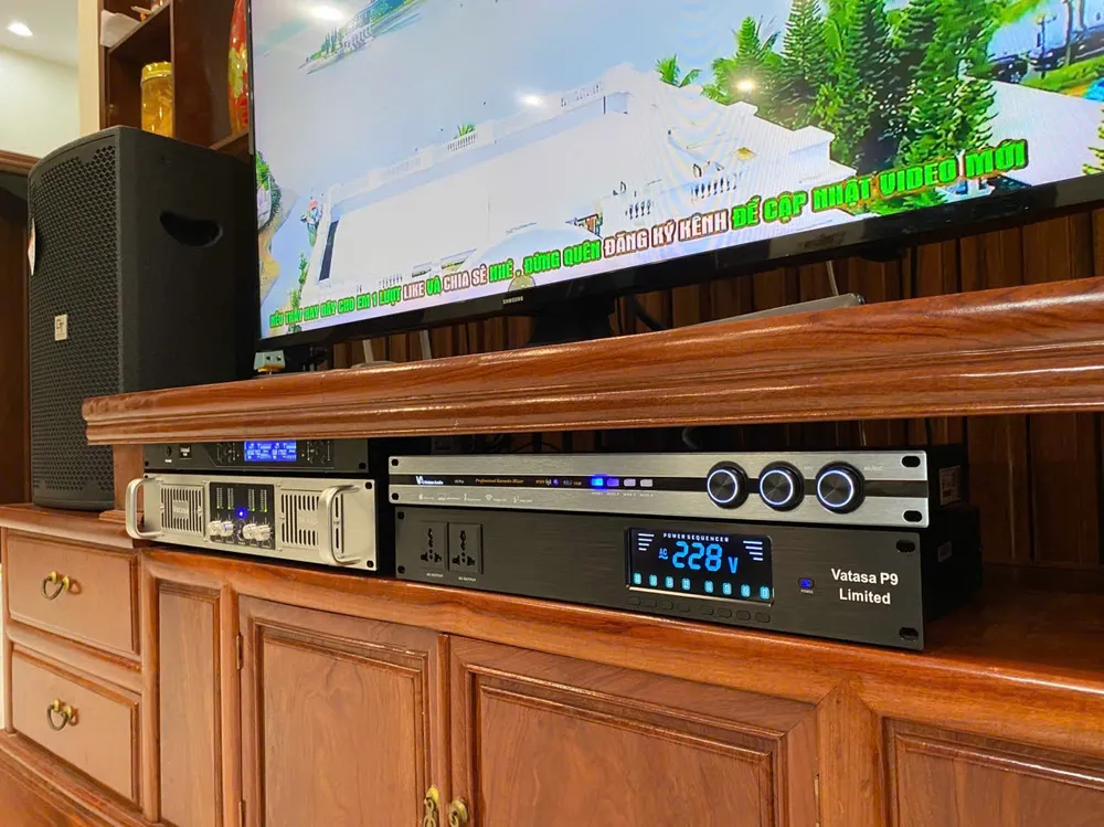 Cục đẩy vang số và micro của Dàn Karaoke DT TT417