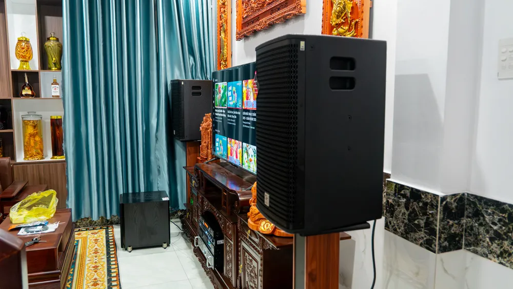 Mặt bên của Dàn Karaoke DT TT419