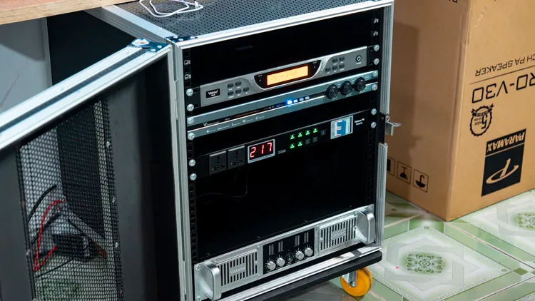 Micro vang số và cục đẩy của Dàn Karaoke Paramax TT406