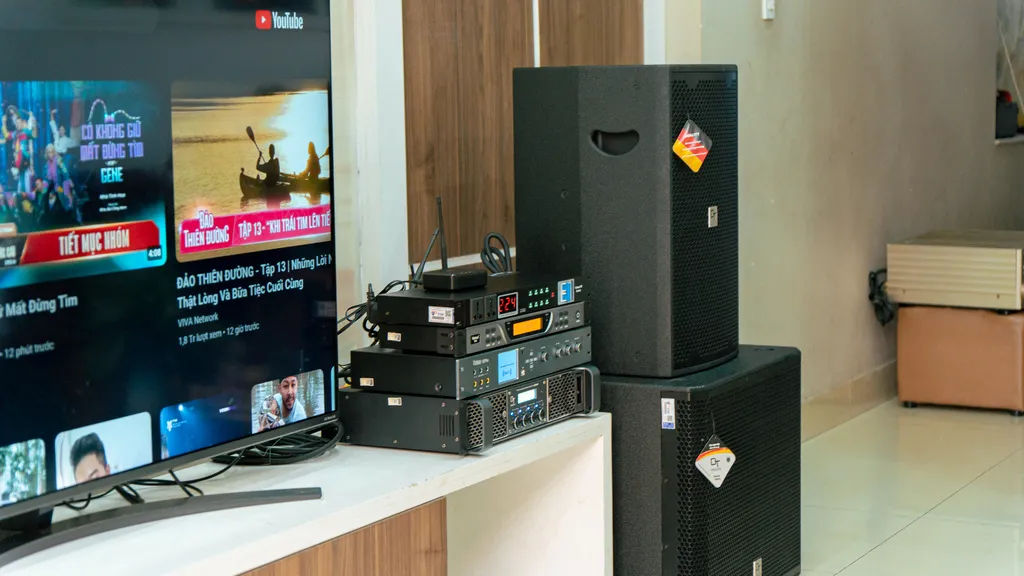Mặt bên của Dàn Karaoke DT TT391