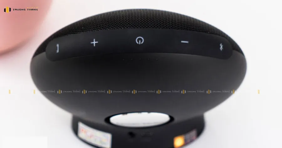 Mặt trên của Loa Harman Kardon ONYX MINI