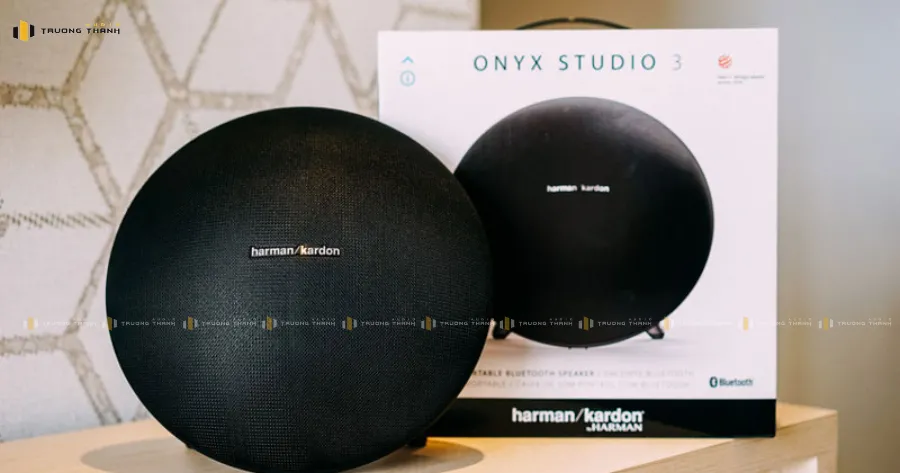Mặt trước của Loa Harman Kardon ONYX STUDIO 3