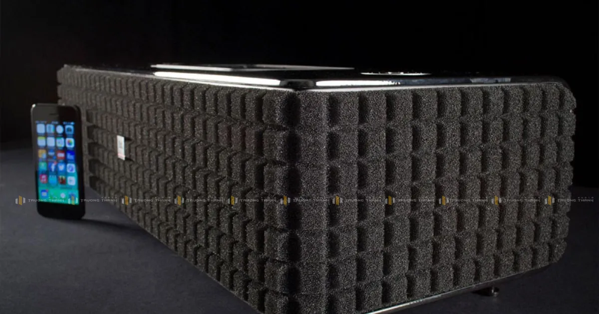 Mặt bên của Loa bluetooth JBL Authentics L8