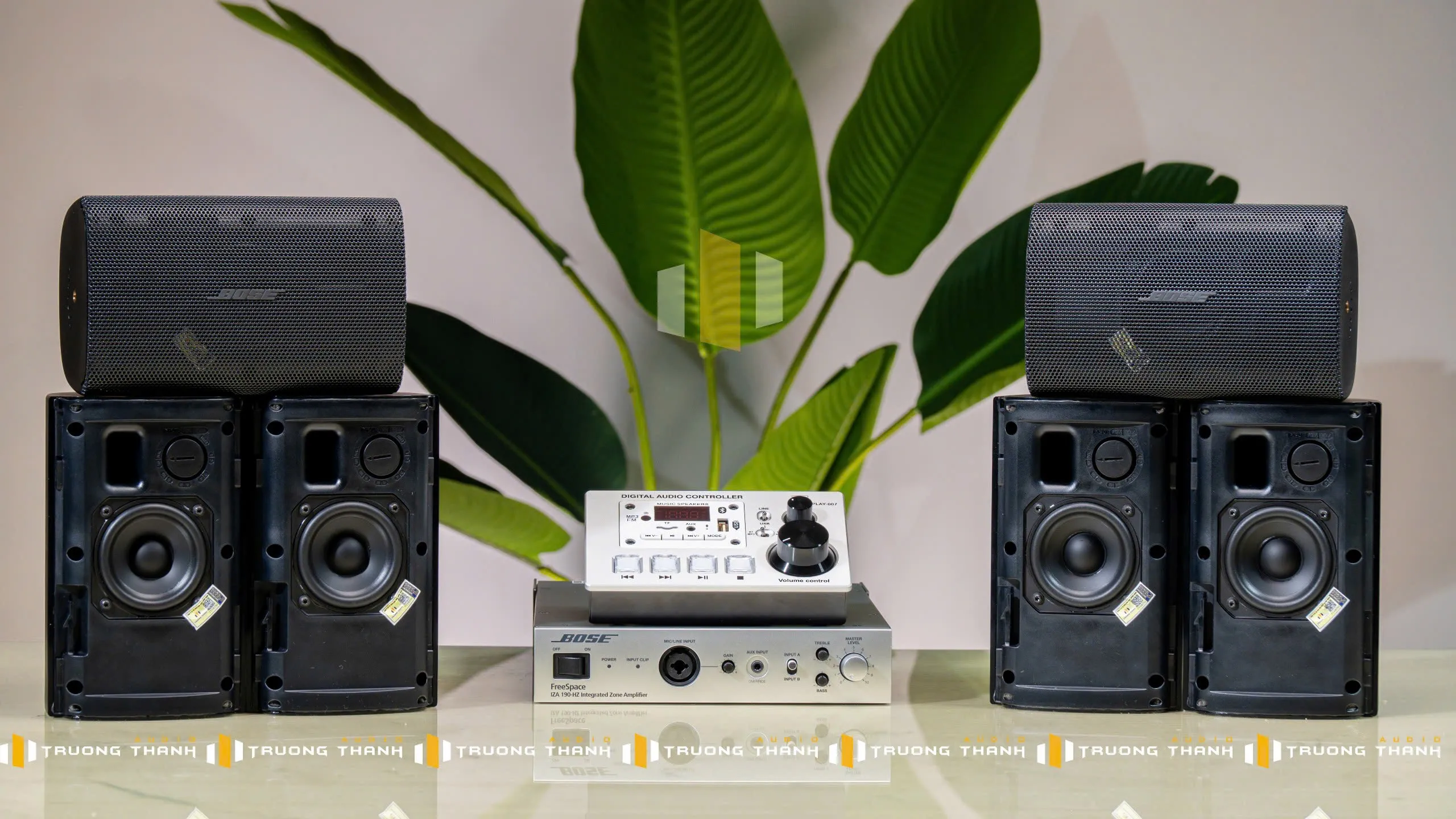 Loa treo tường Bose FreeSpace FS2SE trong dàn karaoke