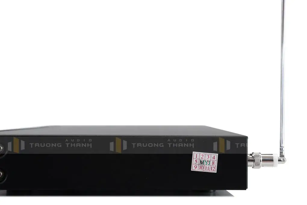 Micro Shure U930 mặt bên tem