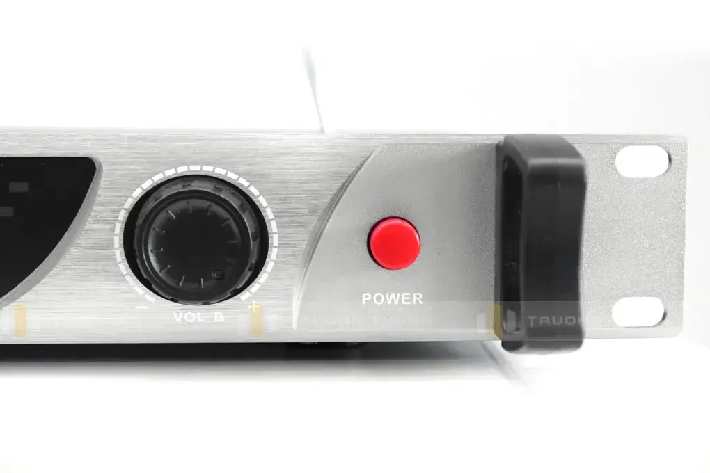 Micro Shure U930 nút nguồn
