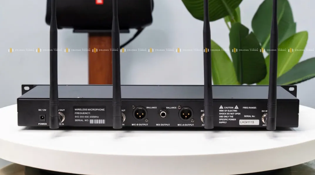 Mặt sau đầu thu của Micro TIT M9000