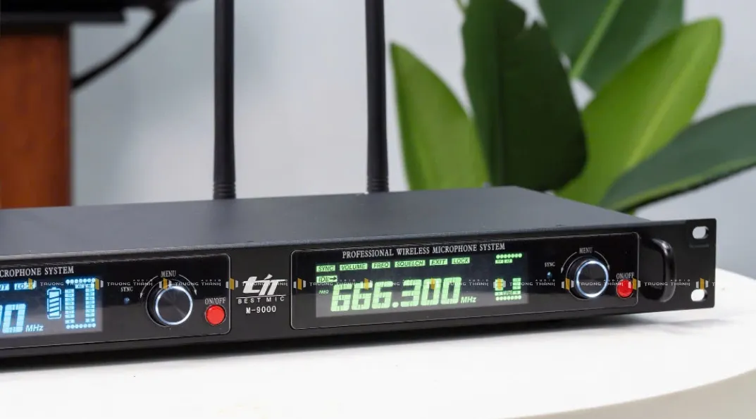 Màn hình bên phải của Micro TIT M9000