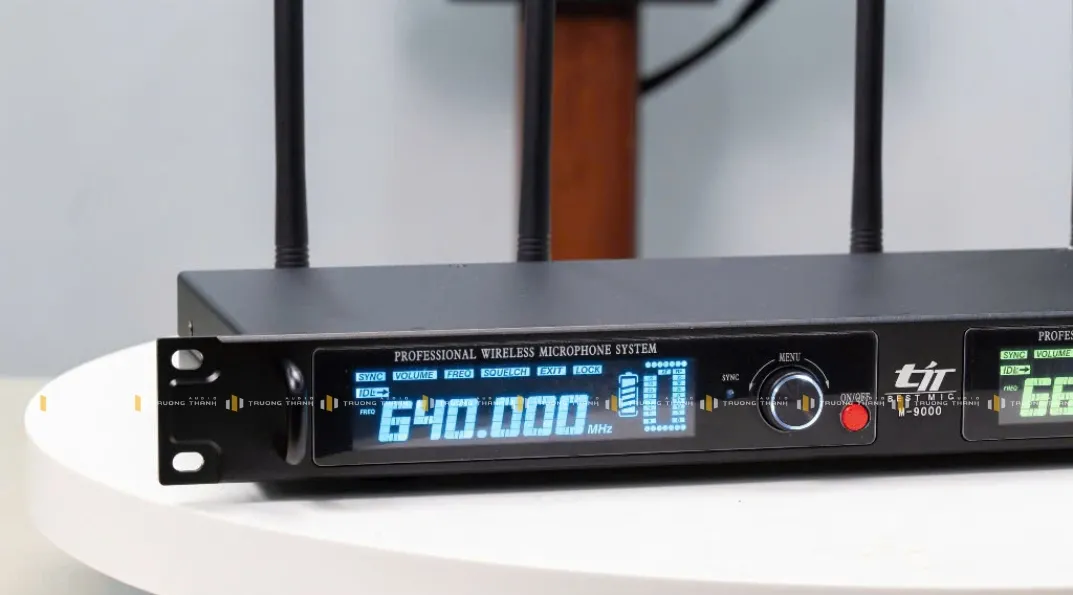 Màn hình hiển thị tần số cuả Micro TIT M9000