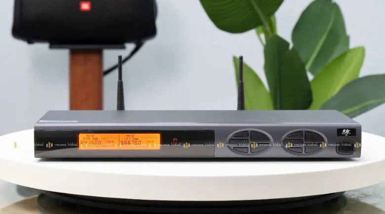 Mặt trước đầu thu Micro TIT T9