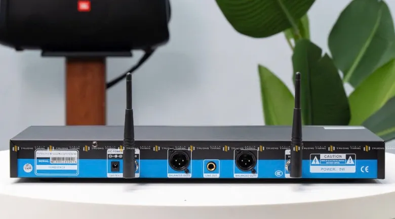 Mặt sau đầu thu của Micro TIT T9