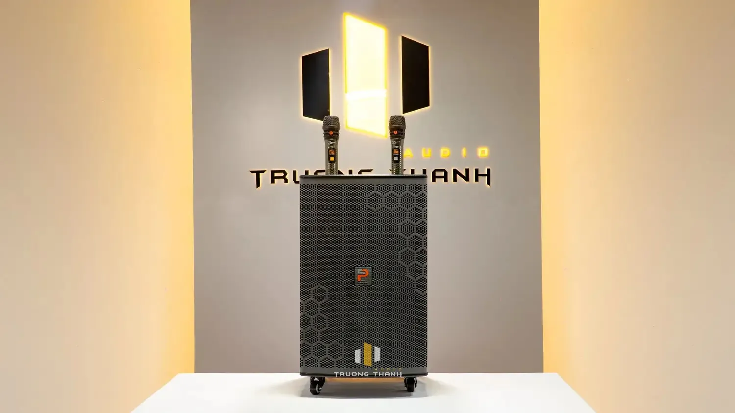Mặt trước của Loa kéo Prosing W12 Bee