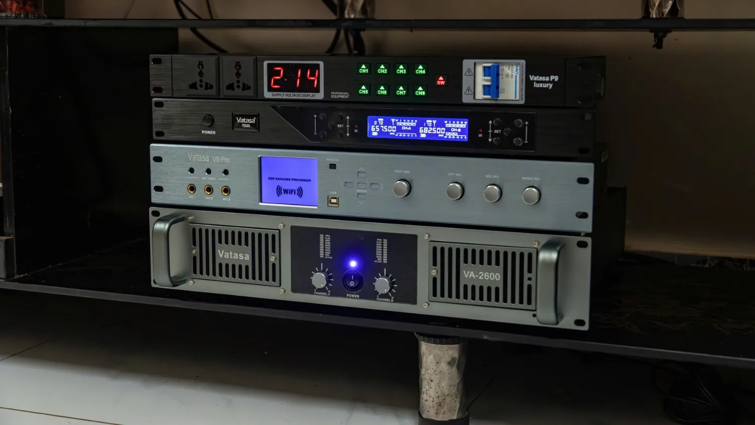 Cục Đẩy Công Suất Vatasa VA-2600 (Bạc) có thiết kế hiện đại và sang trọng