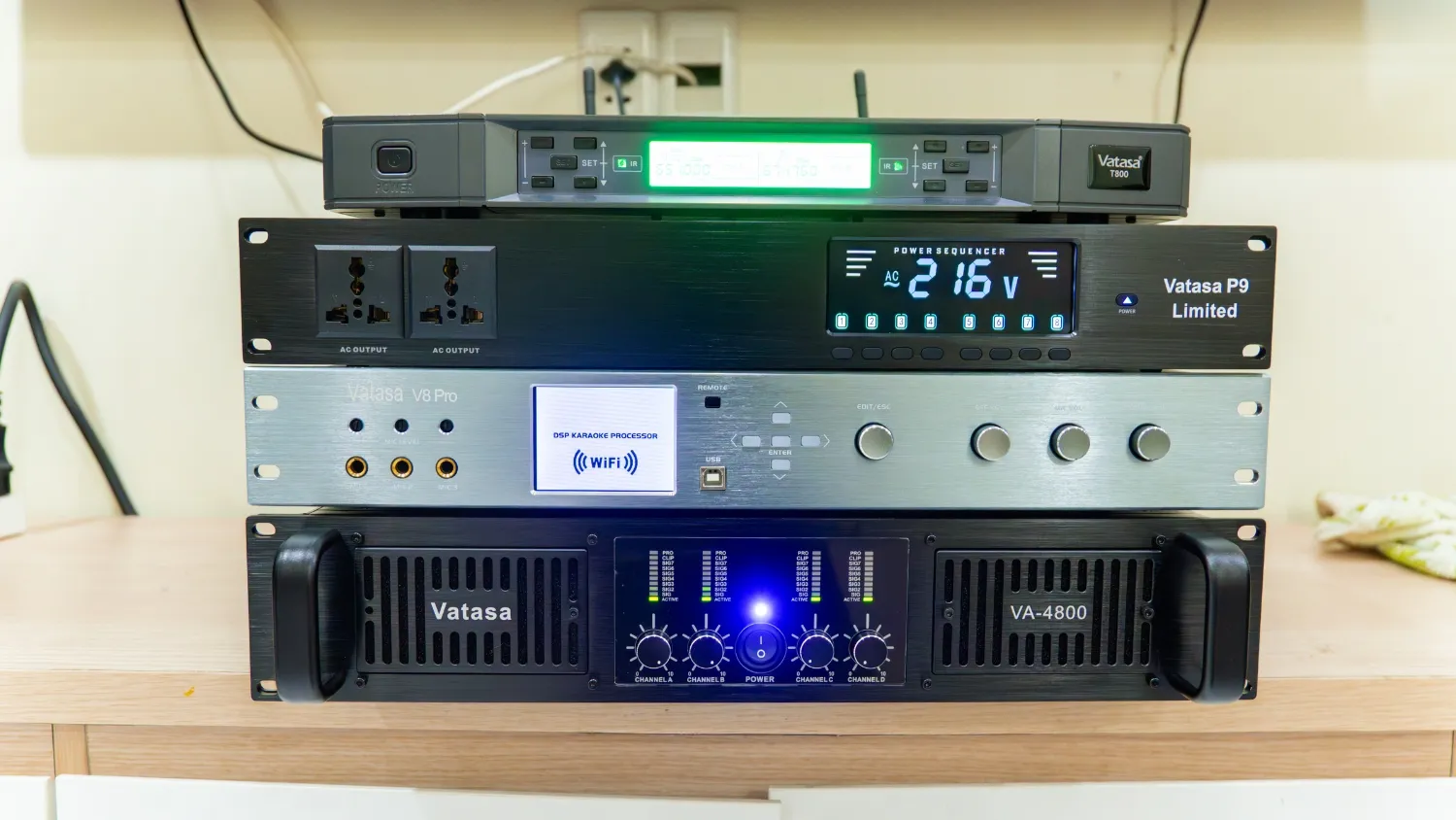 Cục Đẩy Công Suất 4 Kênh Vatasa Va-4800 thiết kế sang trọng, bắt mắt