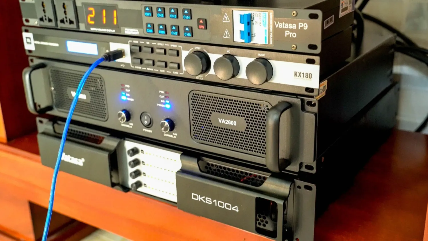 Cục đẩy công suất Vatasa DKS1004 phối ghép linh hoạt trong dàn karaoke