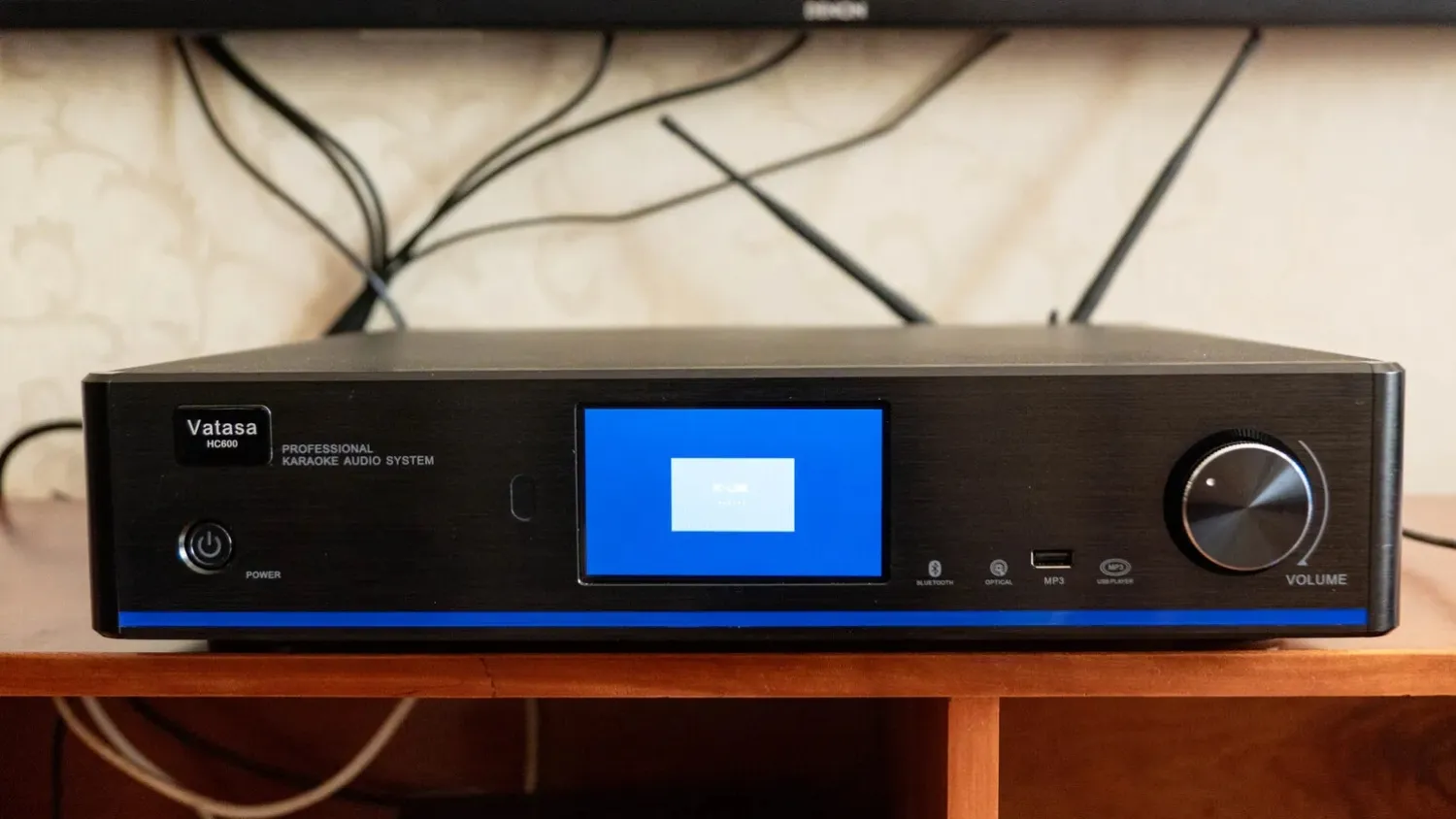 Amply Số Vatasa HC600 có thiết kế hiện đại