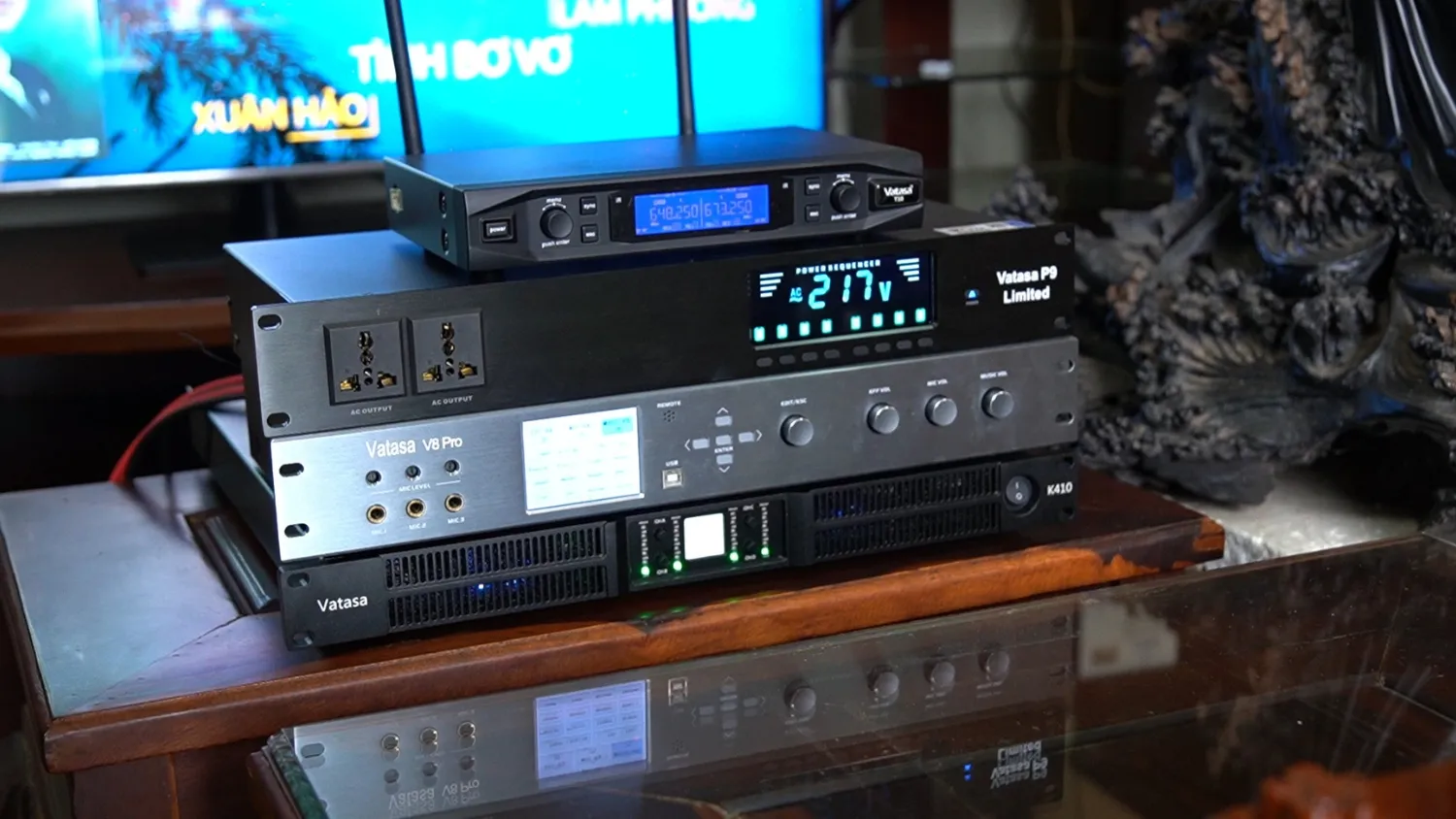 Cục Đẩy Công Suất 4 Kênh Vatasa K410 có thiết kế hiện đại và thanh lịch