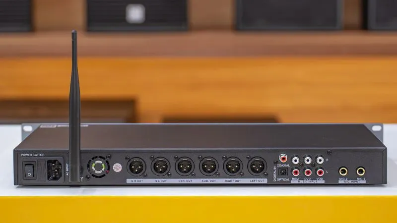 Mặt sau Vang số Vatasa V6Plus