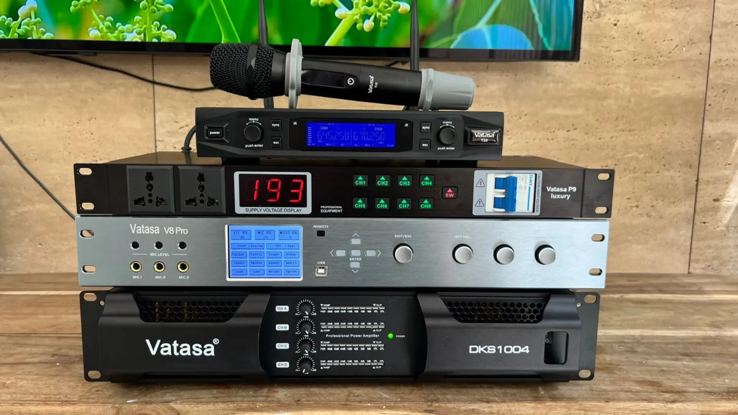 Vang số Vatasa V8 Pro trong dàn karaoke