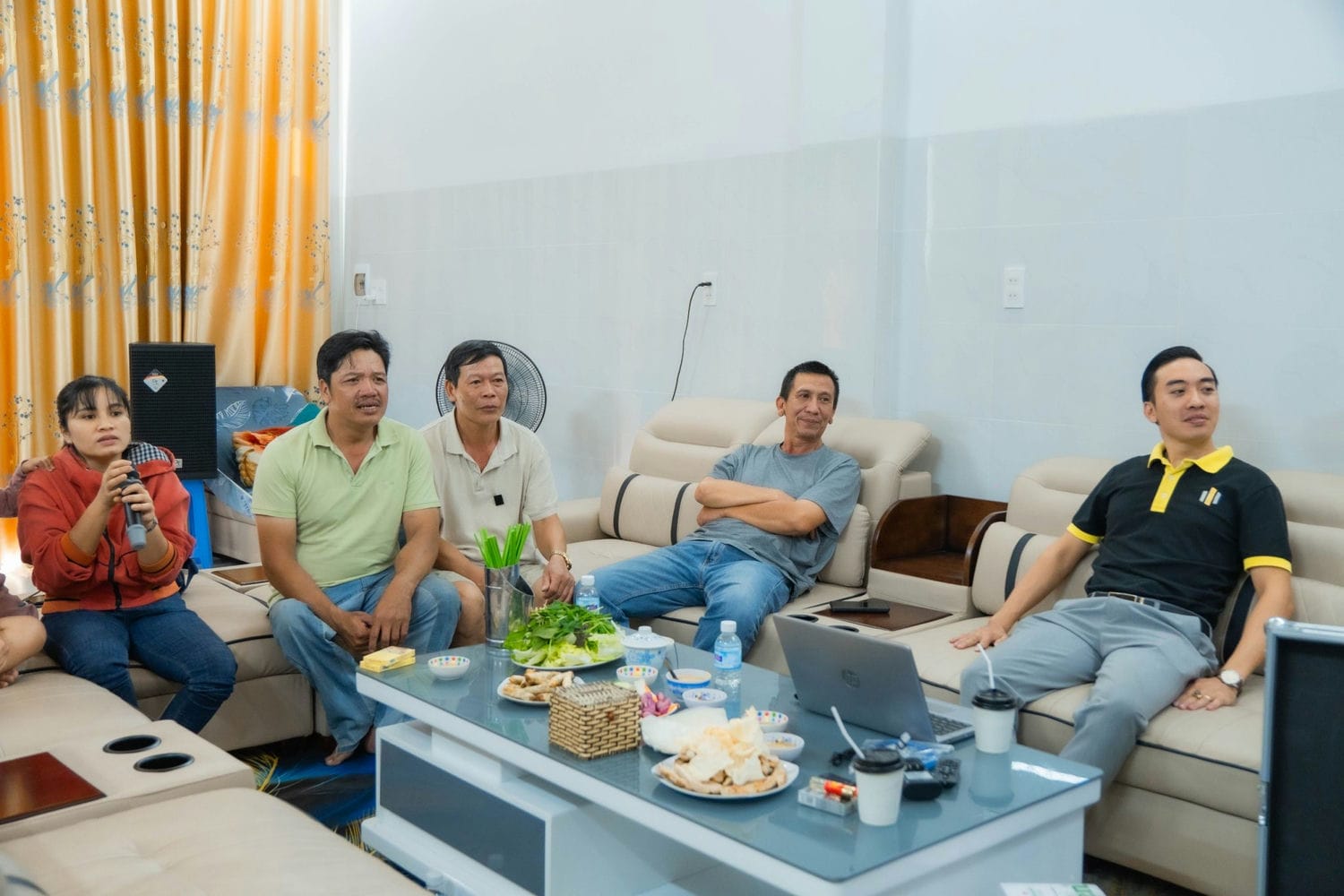 Ảnh sản phẩm Dàn karaoke DT TT294: (2 DT Alpha 12, Vatasa T10, Vatasa V8 Pro, Vatasa VA-2500, DT Lion408, DT Delta118, Vatasa P9 Limited, VietK 4TB, VietK 22 inch) 17
