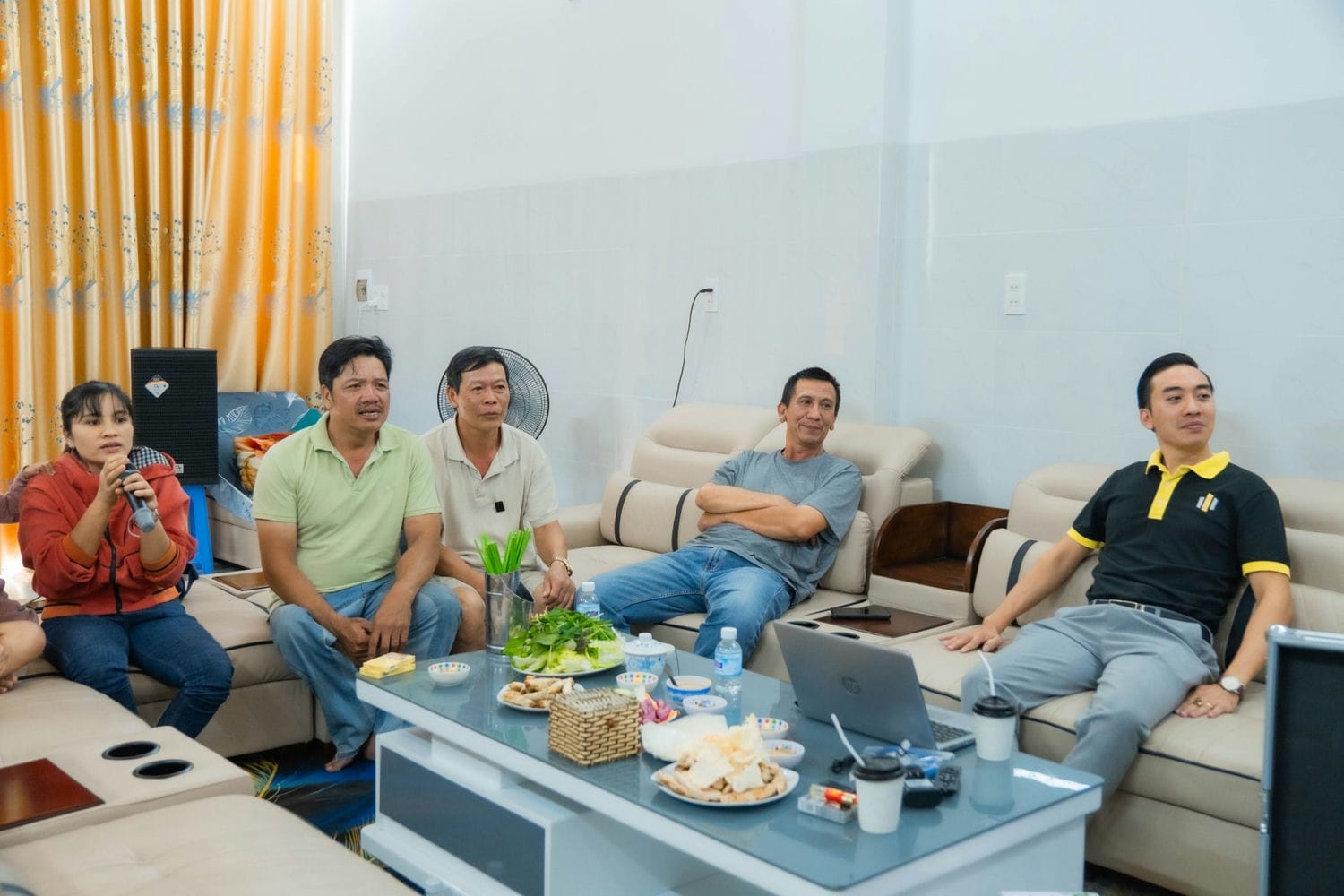 Ảnh sản phẩm Dàn karaoke DT TT294: (2 DT Alpha 12, Vatasa T10, Vatasa V8 Pro, Vatasa VA-2500, DT Lion408, DT Delta118, Vatasa P9 Limited, VietK 4TB, VietK 22 inch) 6